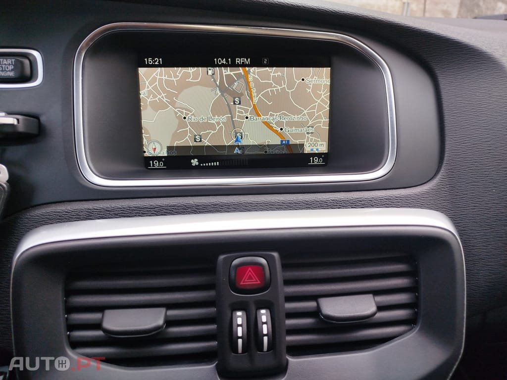 Volvo V40 2.0 D4 R-Design