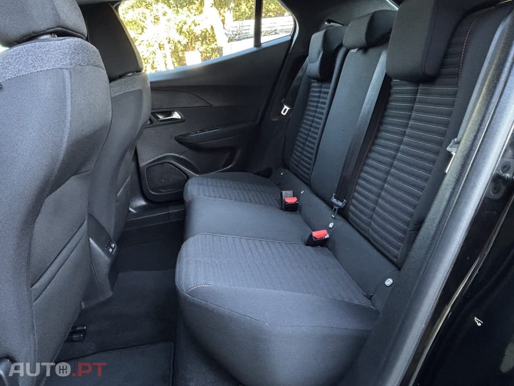 Peugeot 2008 1.2 PureTech Active Pack EAT8
