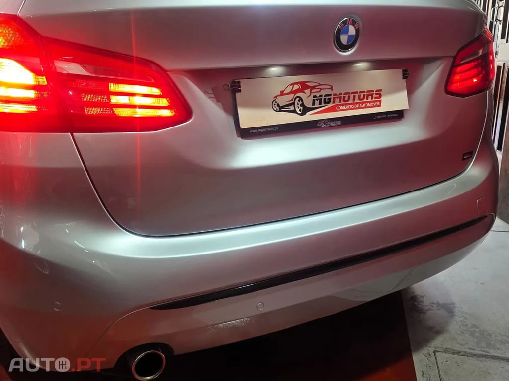 BMW 216 d Line Sport — fotografia 8