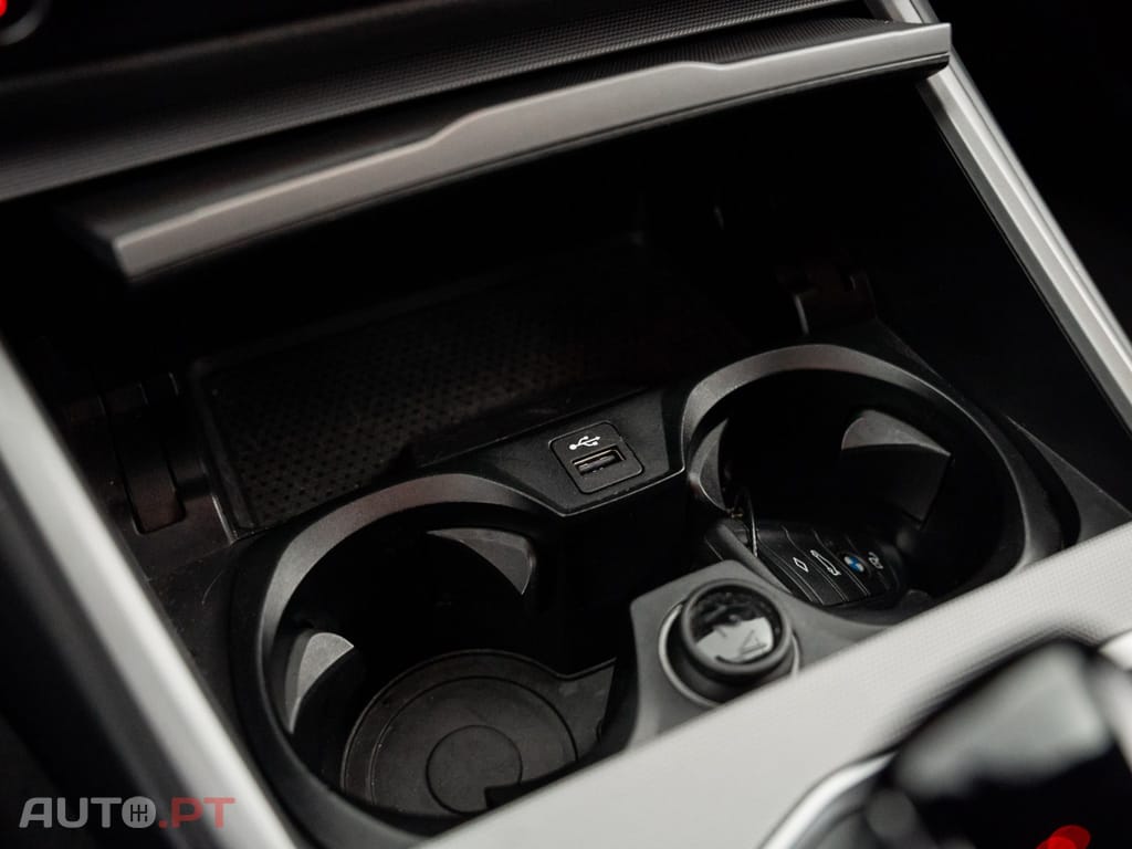 BMW 320 e Touring Corporate Edition Auto