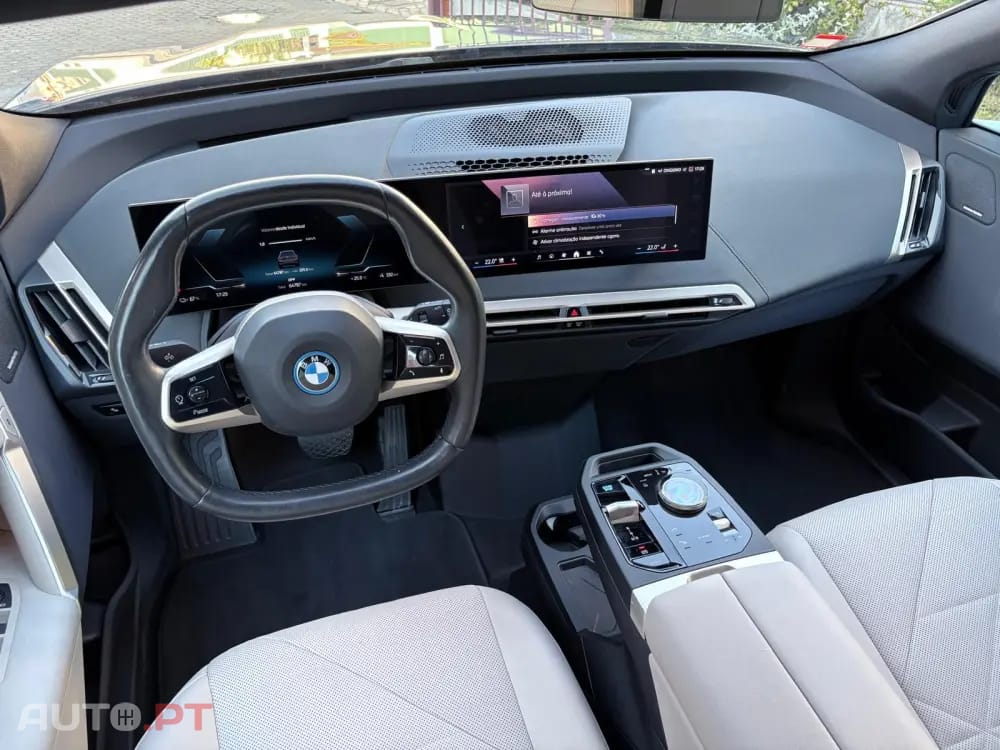 BMW iX xDrive 50 Pack Desportivo