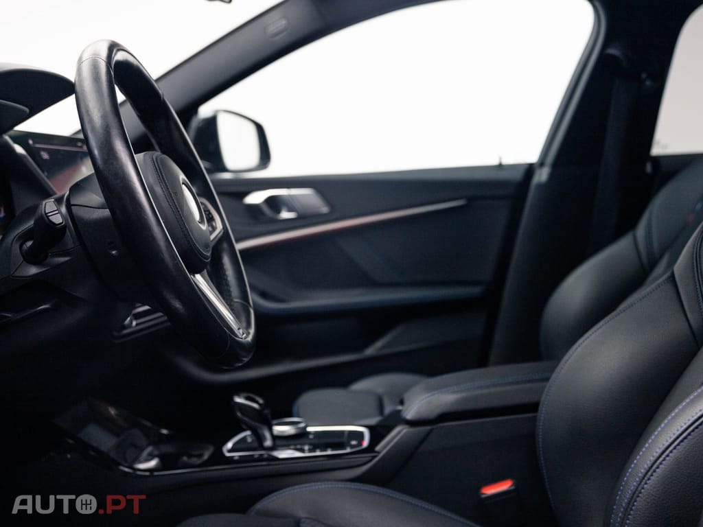 BMW 218 i Pack Desportivo M