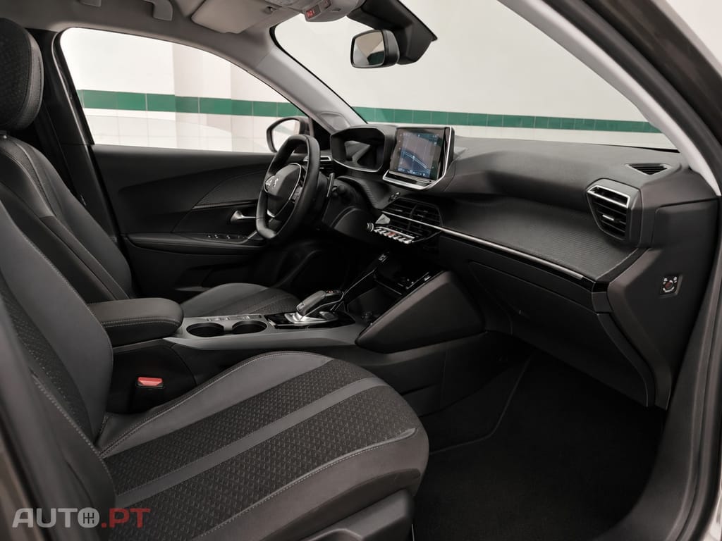 Peugeot 2008 1.2 PureTech Allure EAT8
