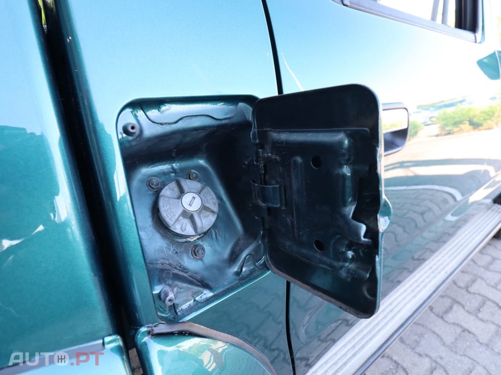 Toyota Hilux 2.4 TD LN165LSR Tracker