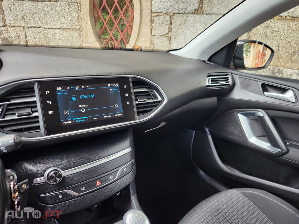 Peugeot 308 1.5 BlueHDi Business Line