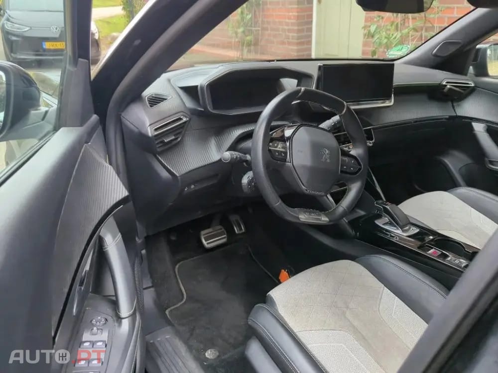 Peugeot E-2008 50 kWh GT