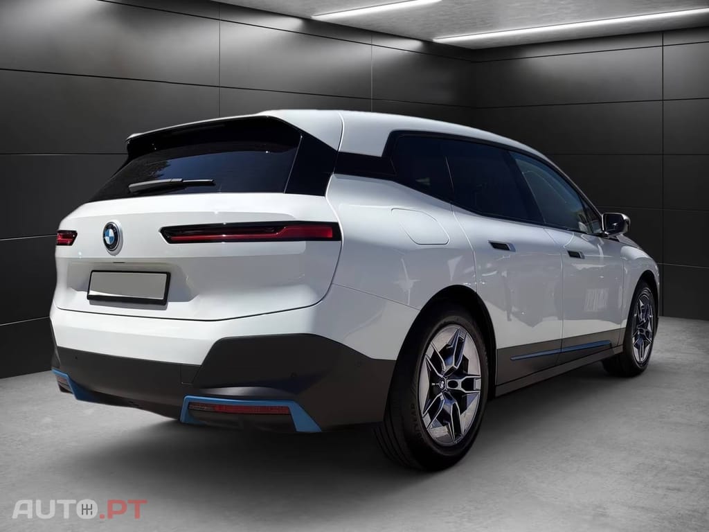 BMW iX xDrive 40