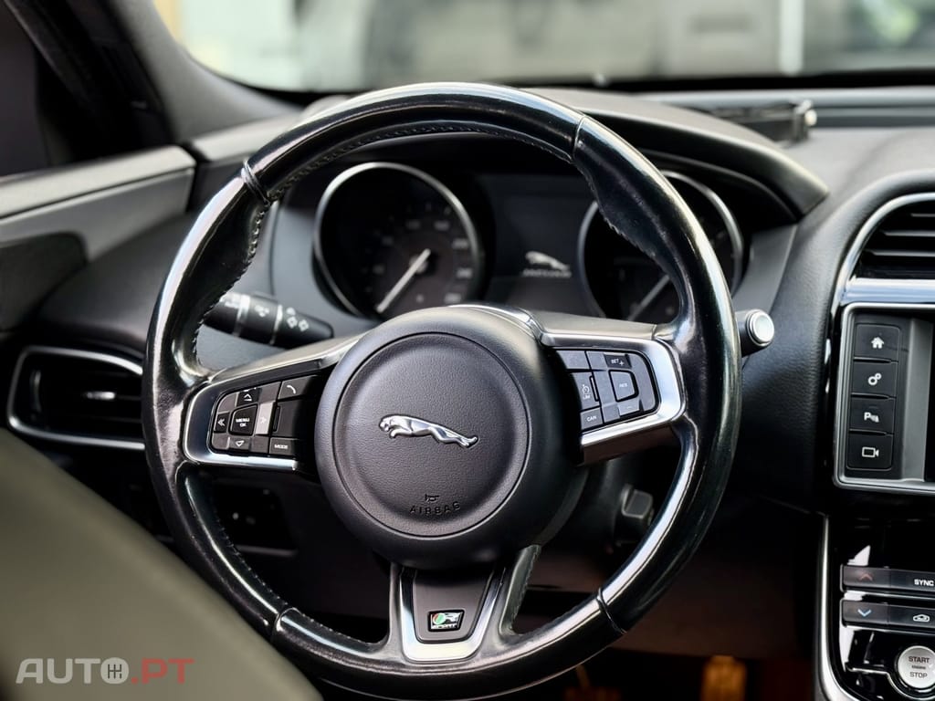 Jaguar XE 2.0 D R-Sport