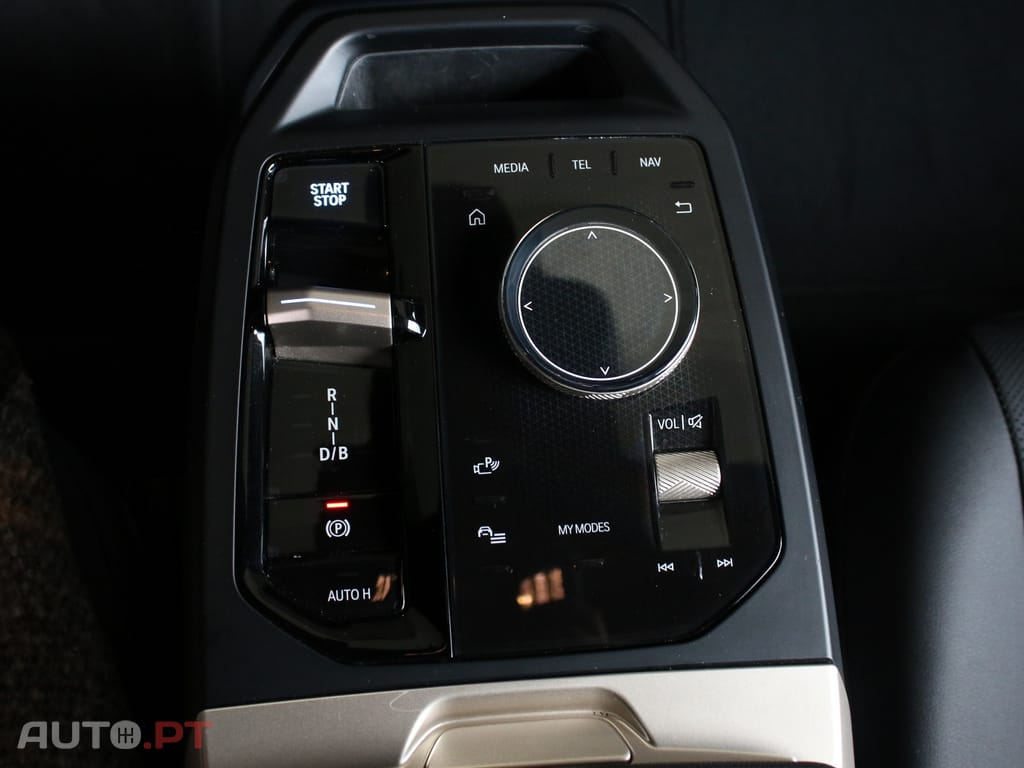 BMW iX xDrive 40 Pack Desportivo