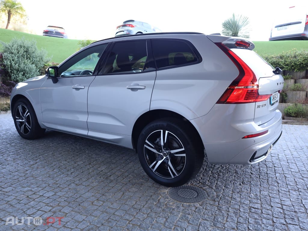 Volvo XC60 2.0 B4 Plus Dark