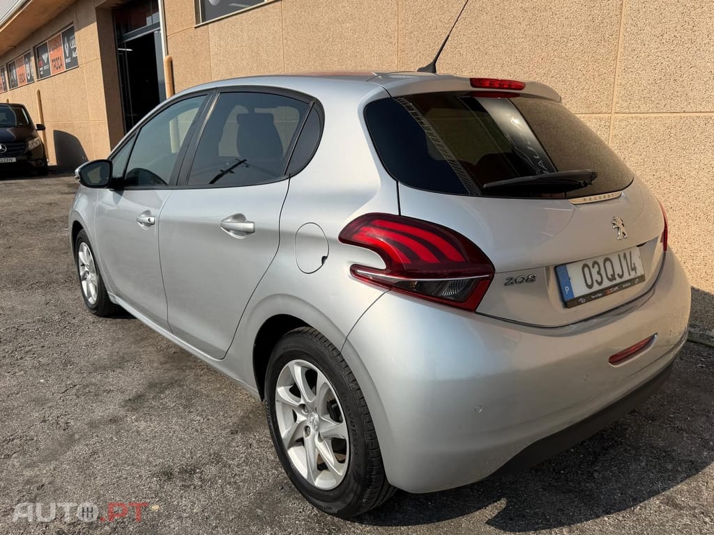 Peugeot 208 1.2 PureTech Signature