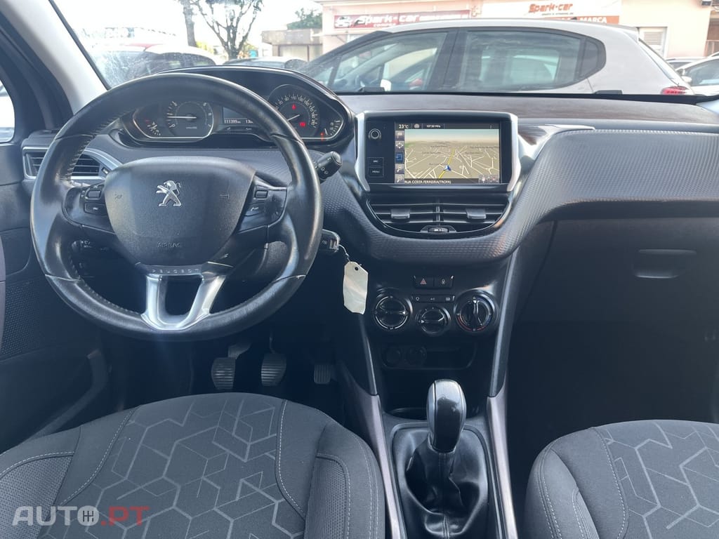 Peugeot 2008 1.2 VTi Allure