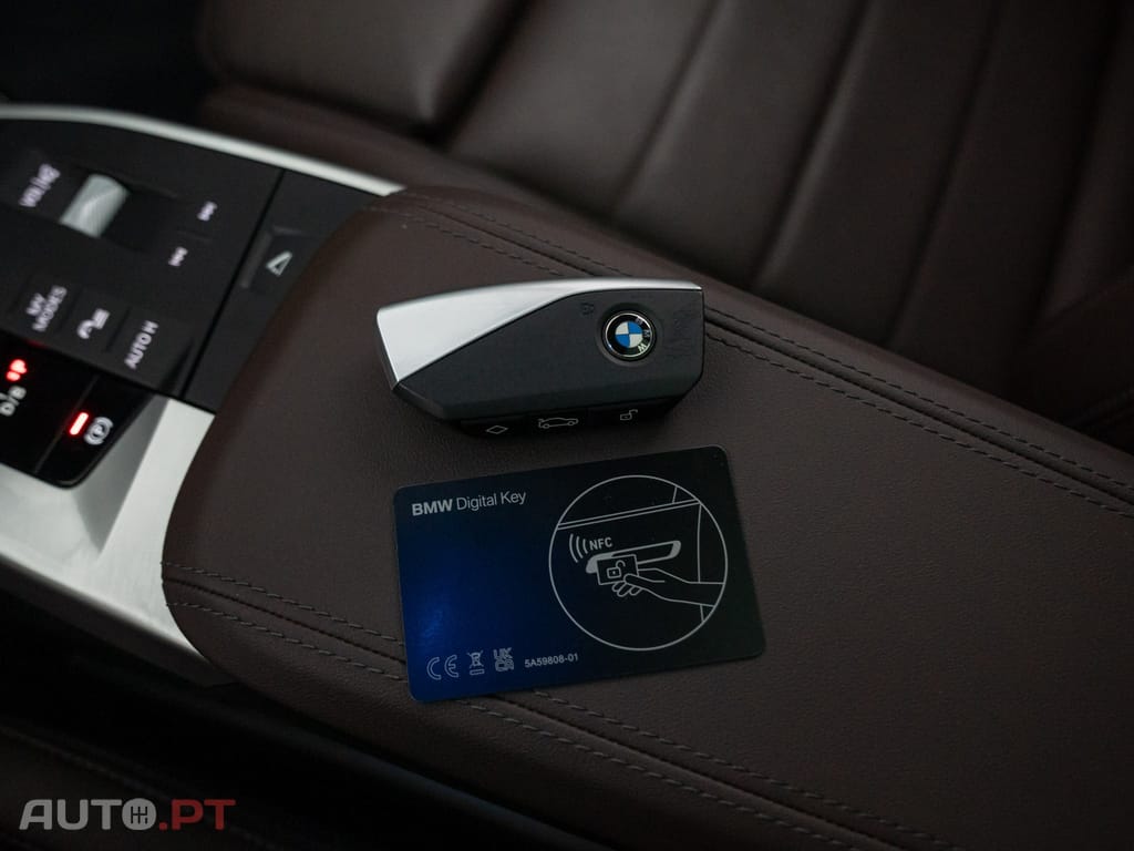 BMW iX1 xDrive30 Pack Desportivo M Pro
