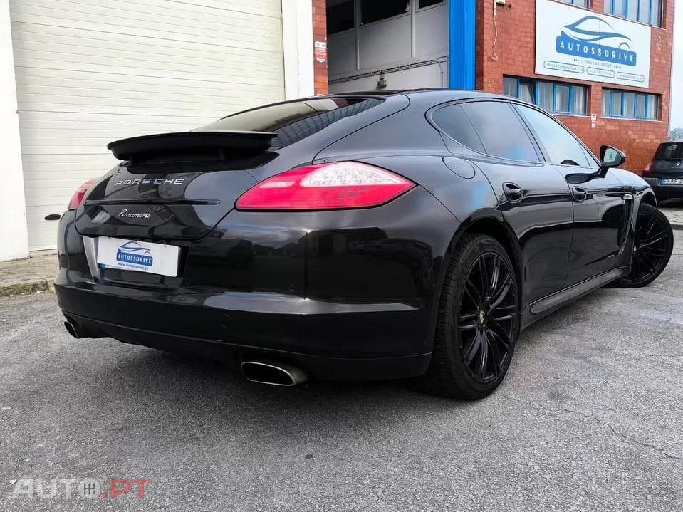 Porsche Panamera 4 Platinum Edition PDK