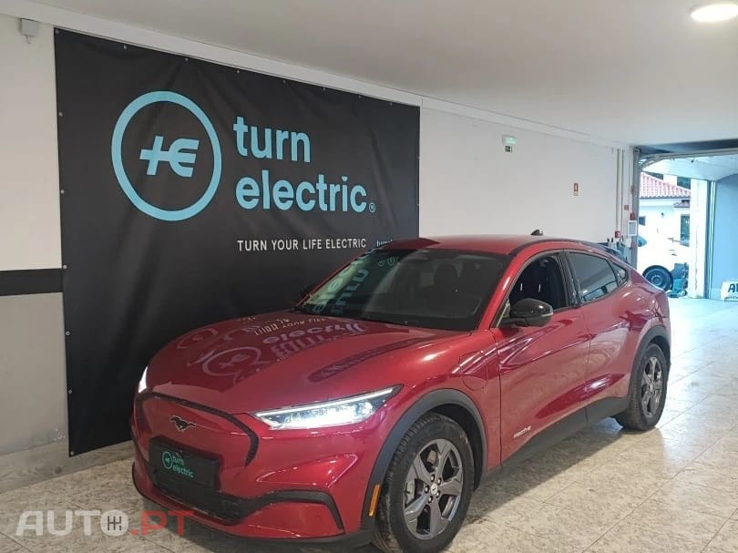Ford Mustang Mach-E 75.7 kWh Base