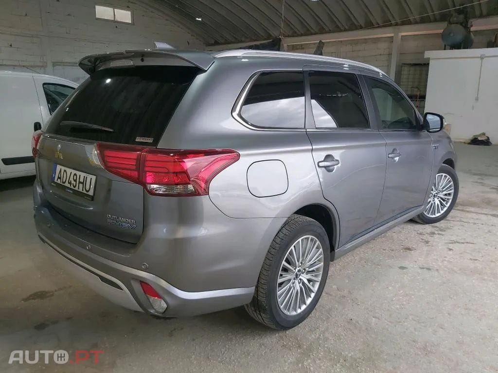 Mitsubishi Outlander 2.4 PHEV Instyle