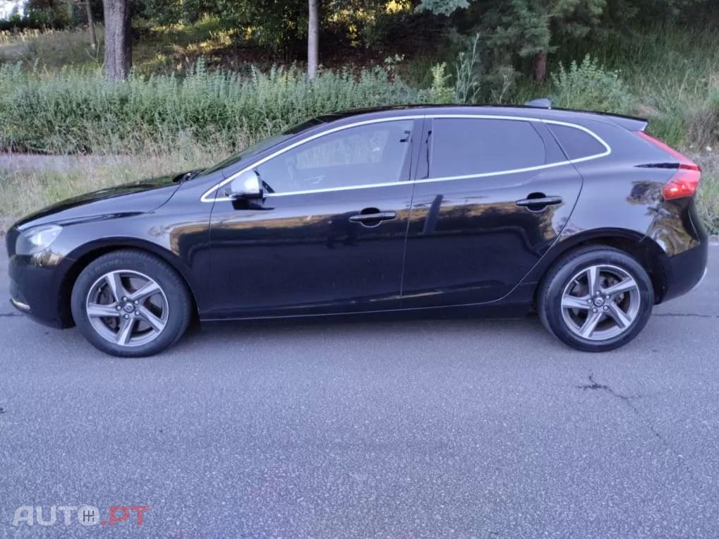 Volvo V40 2.0 D4 R-Design Summum