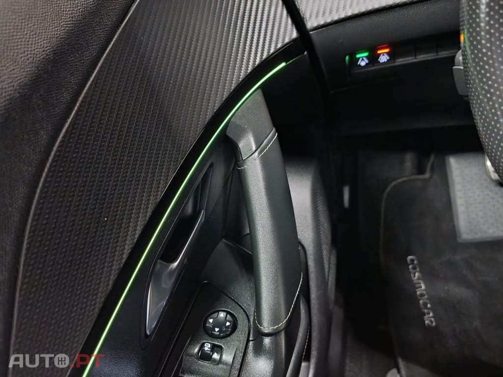 Peugeot e-2008 GT PACK — fotografia 25
