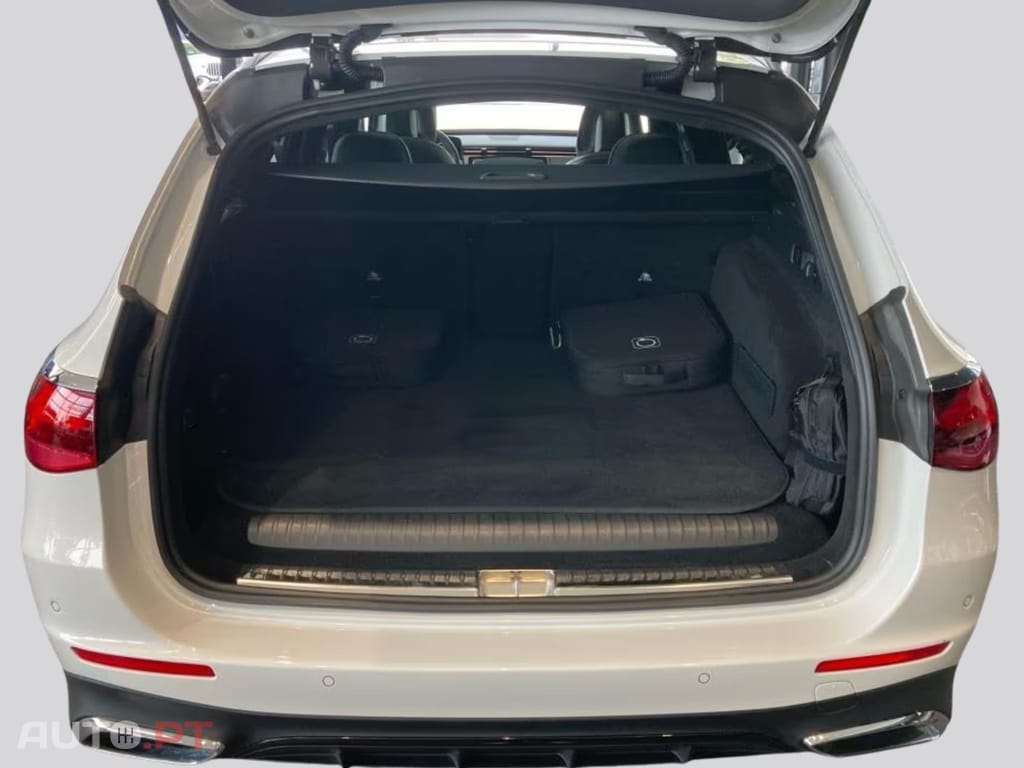Mercedes-Benz E 300 I.V.A DEDUTIVEL e AMG-Line