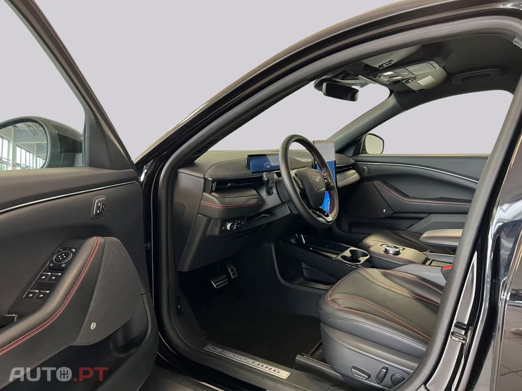 Ford Mustang Mach-E Premium AWD Standard Range I.V.A DEDUTÍVEL