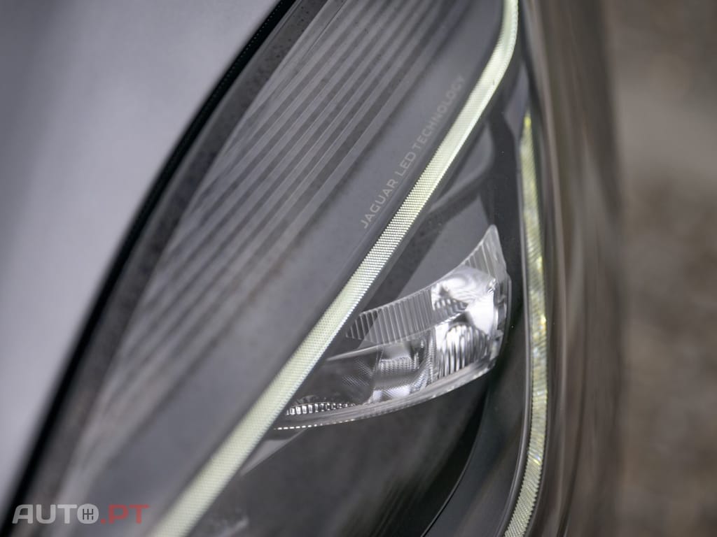 Jaguar E-Pace 1.5 P300e R-Dynamic SE AWD Aut.