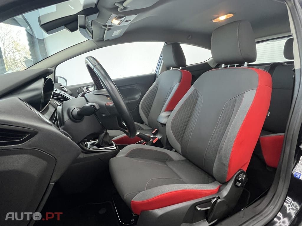Ford Fiesta 1.0 T EcoBoost STLine Black&RED