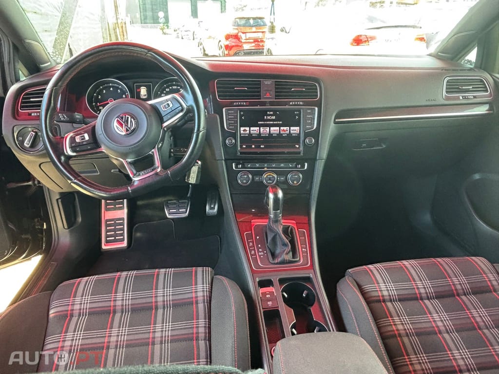 Volkswagen Golf 2.0 TSi GTi DSG Performance