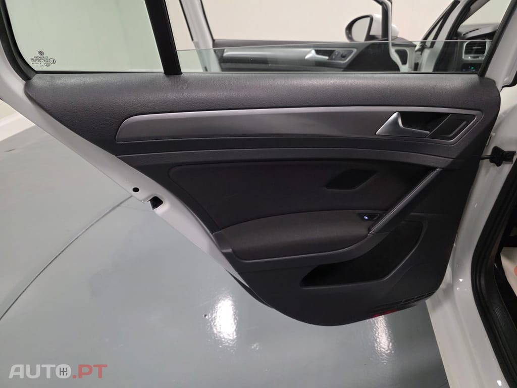 Volkswagen Golf 1.6 HDI CONFORTLINE