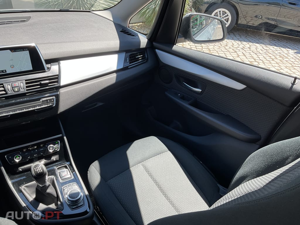 BMW 216 i 7L