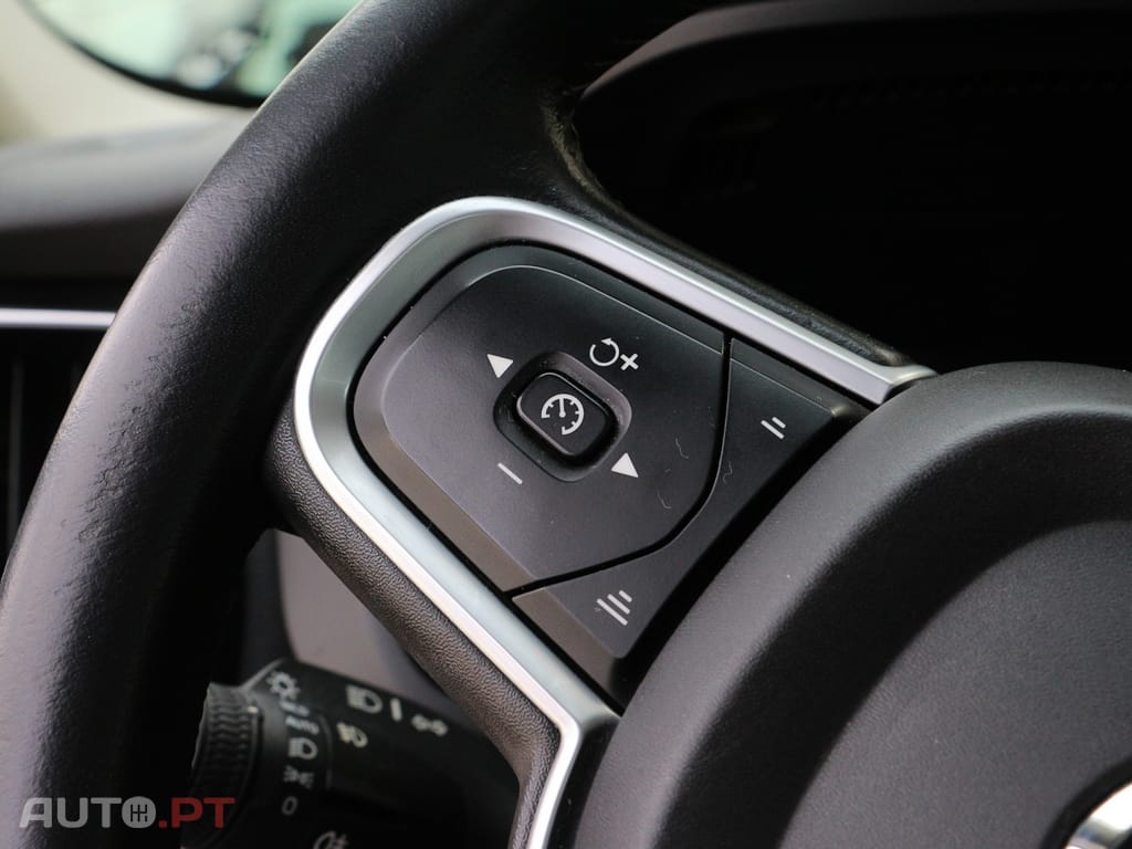 Volvo XC60 2.0 T8 PHEV Momentum AWD