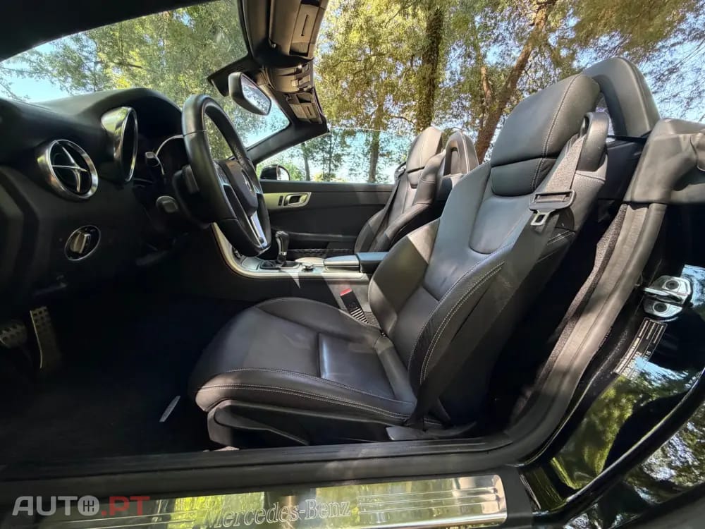 Mercedes-Benz SLK 200 Outro