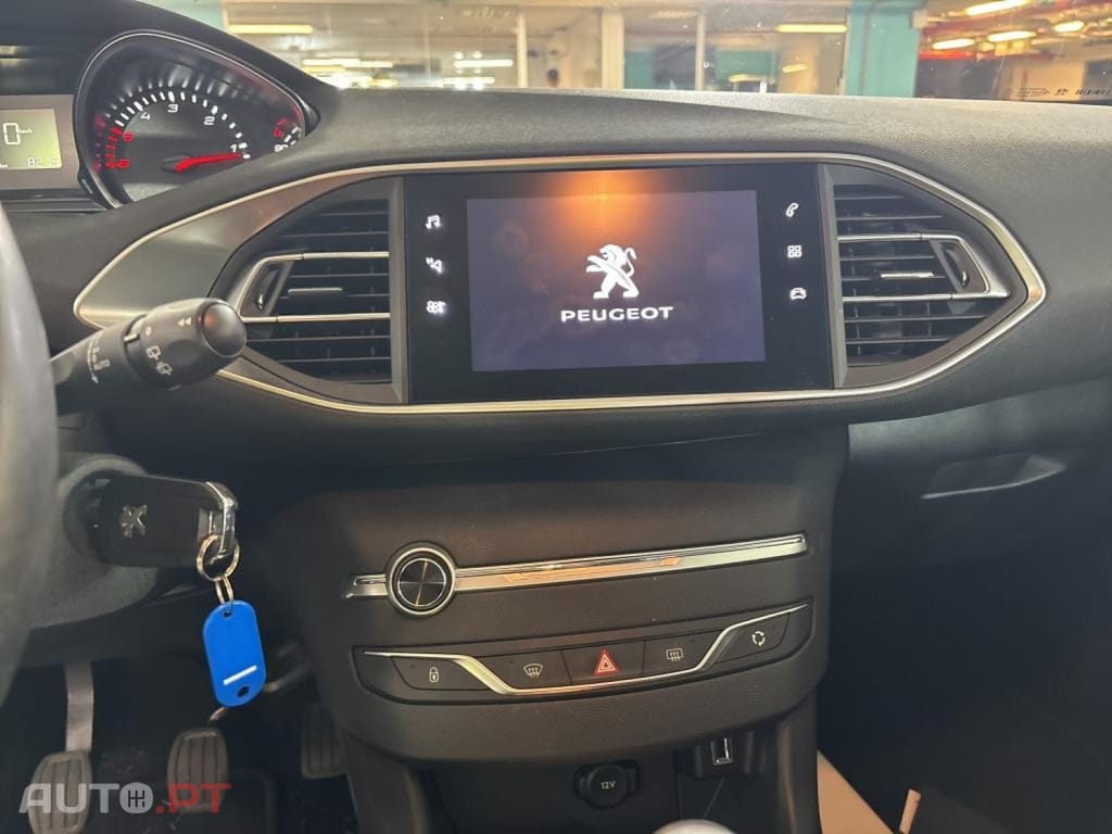 Peugeot 308 1.5 BlueHDi Business Line