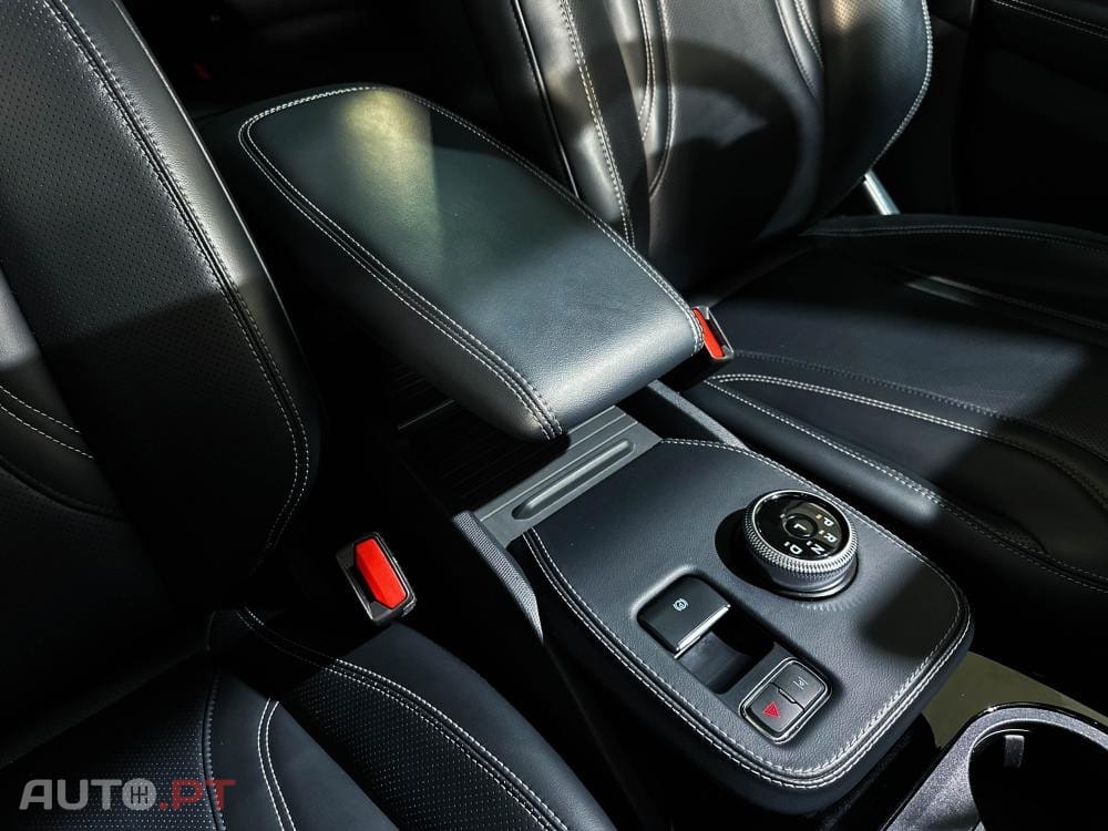 Ford Mustang Mach-E 75.7 kWh Base