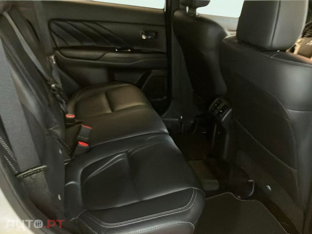Mitsubishi Outlander 2.4 PHEV Instyle