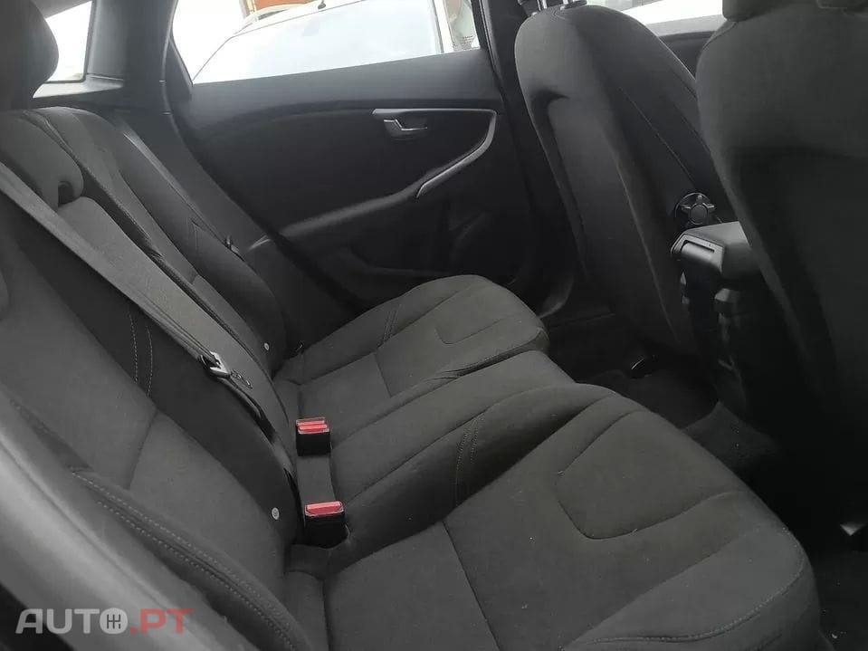 Volvo V40 Cross Country 1.6 D2 Momentum Powershift