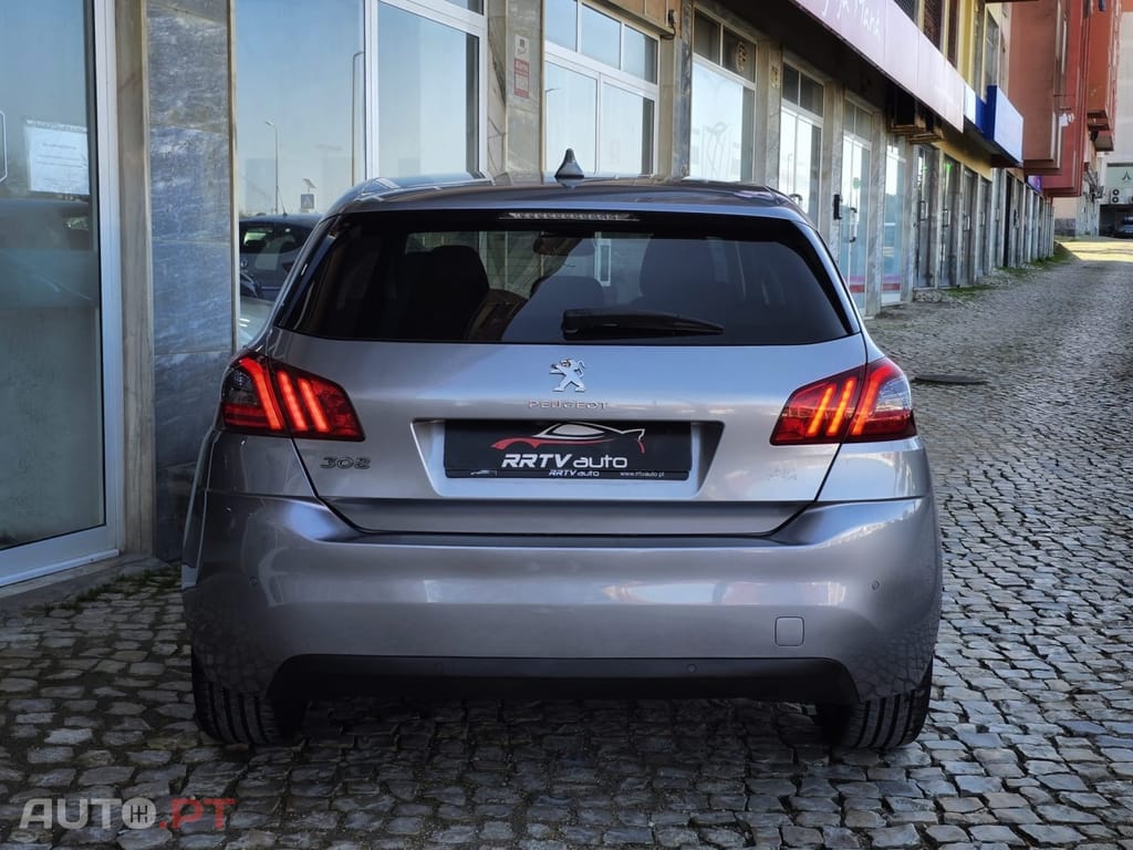 Peugeot 308 1.5 BlueHDi Style J17
