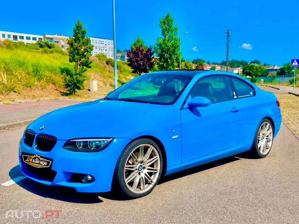 BMW 320 COUPE