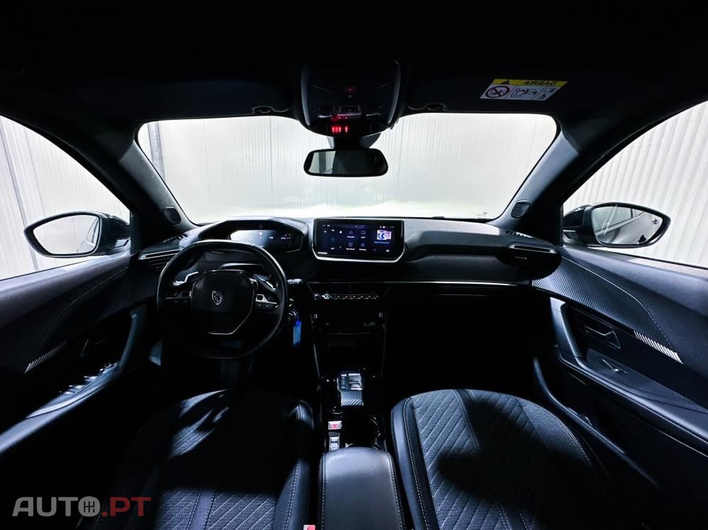 Peugeot 2008 1.2 PureTech Allure EAT8