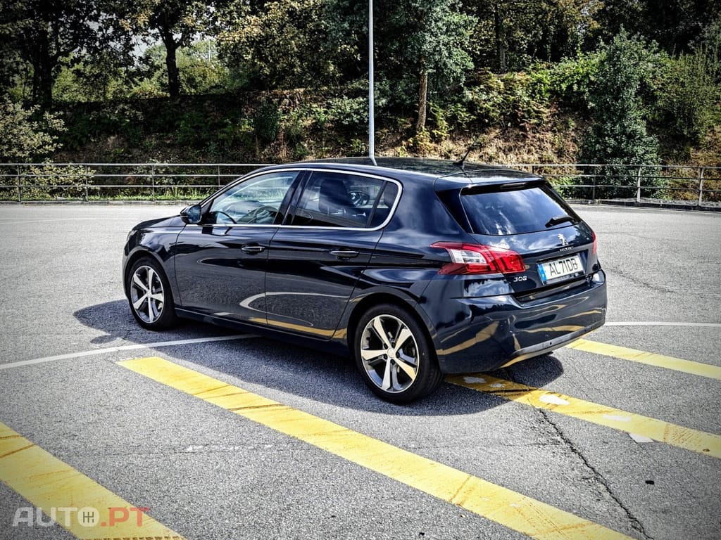 Peugeot 308 1.2 PureTech Allure Full LED