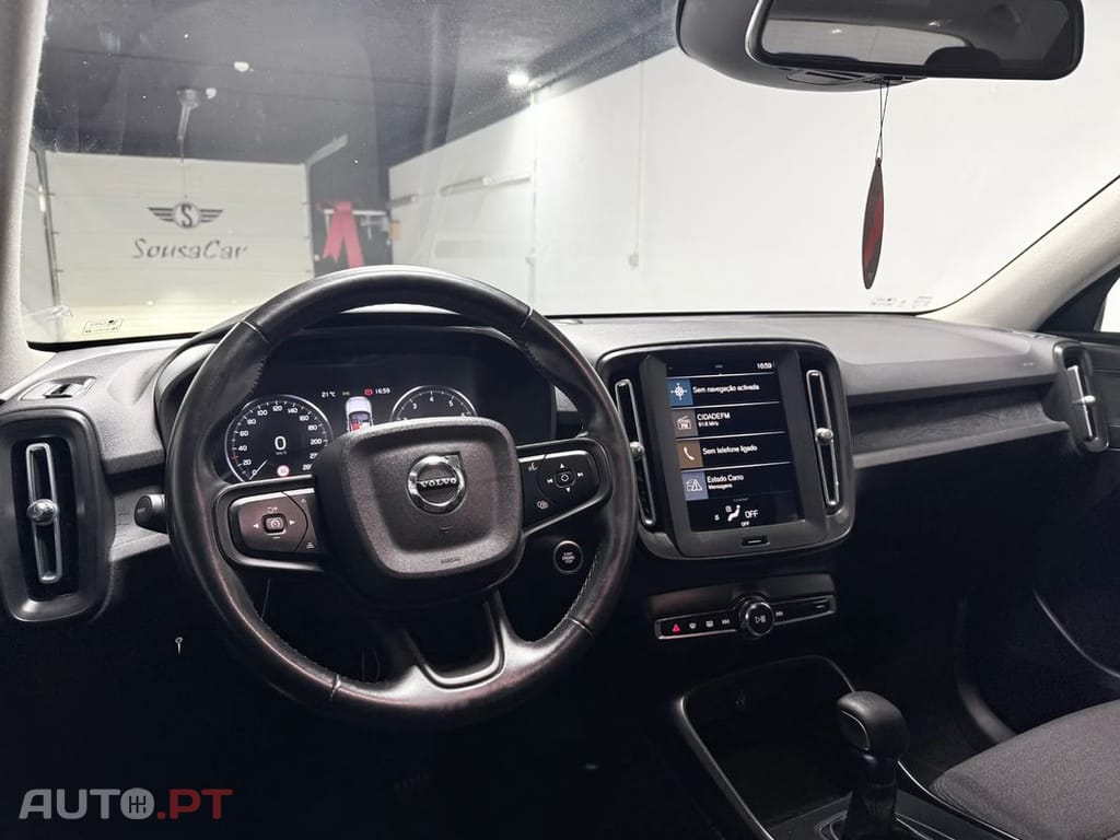 Volvo XC40 1.5 T2 Momentum Plus
