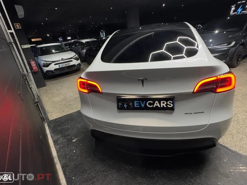Tesla Model Y Long Range Dual Motor AWD