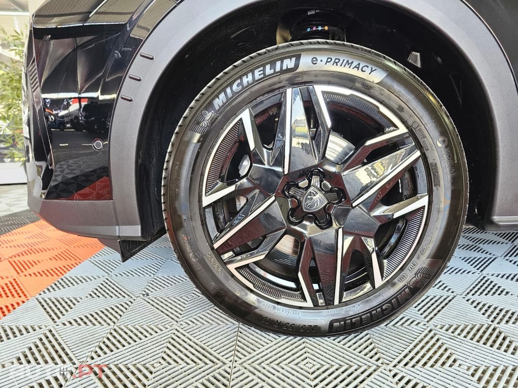 Peugeot 5008 GT Hybrid e-DCS6