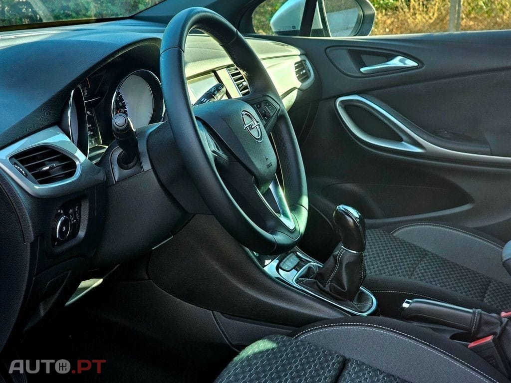Opel Astra 1.2 T Design & Tech S/S