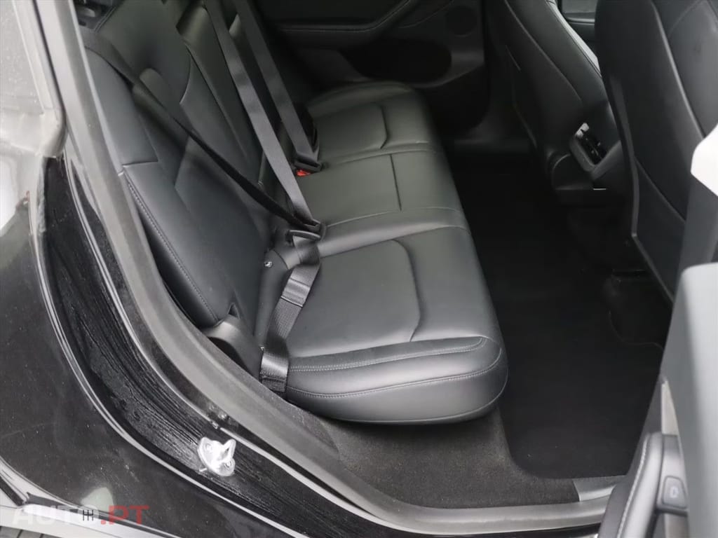 Tesla Model Y Long-Range AWD I.V.A DEDUTIVEL