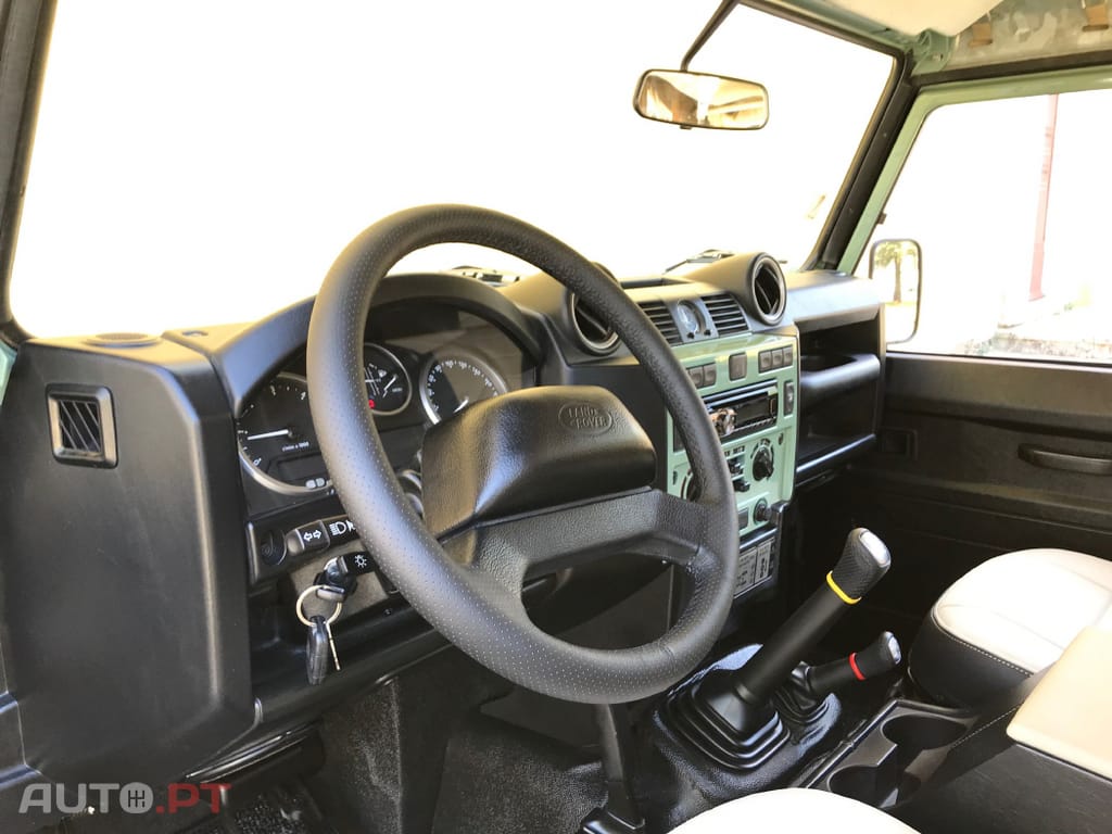 Land Rover Defender TD4 PUMA HERITAGE
