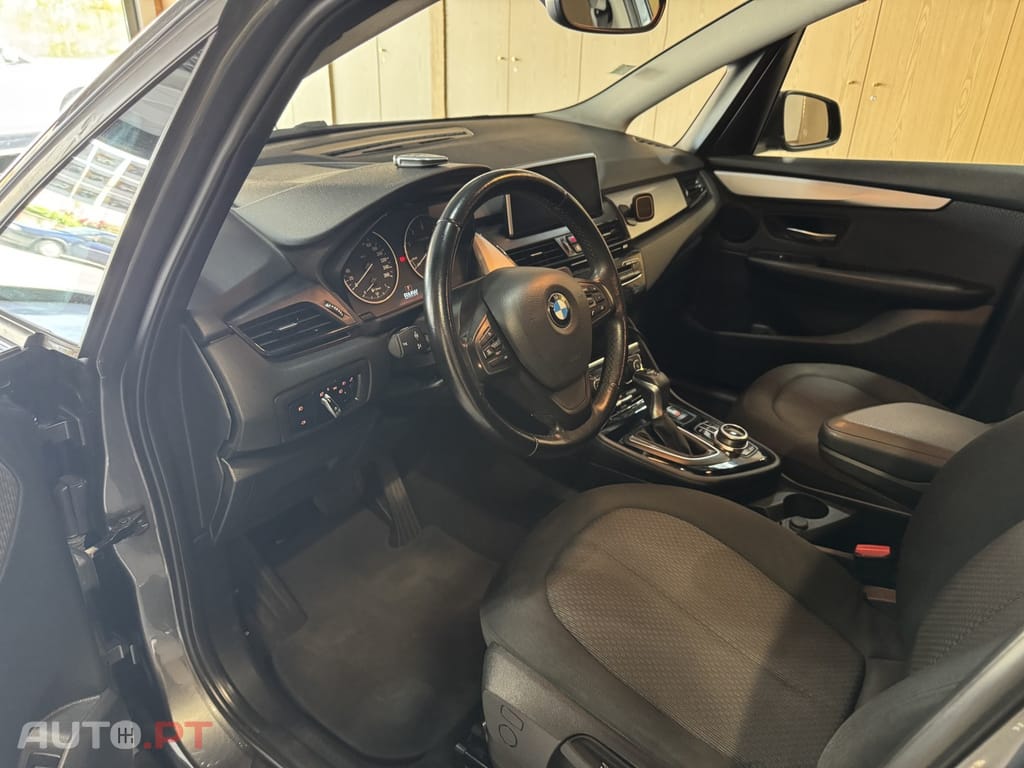 BMW 216 d Line Luxury Auto — fotografia 15