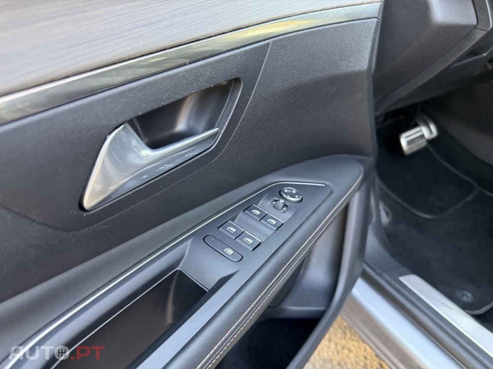 Peugeot 3008 1.6 Hybrid GT Pack e-EAT8