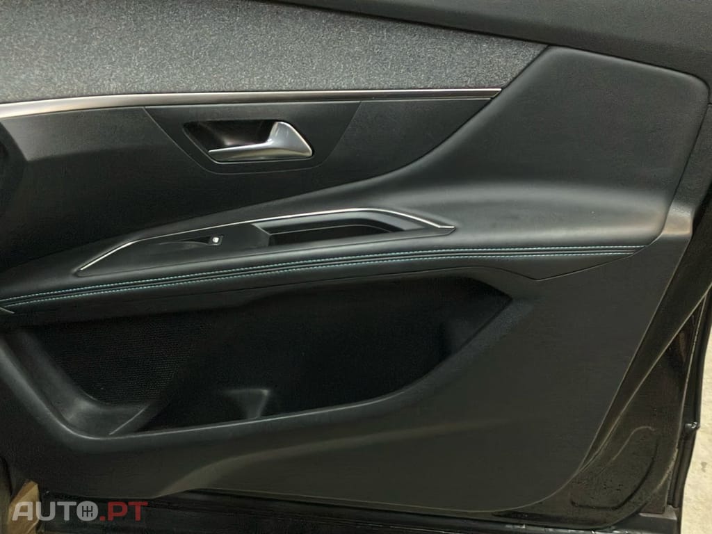 Peugeot 3008 1.6 Hybrid Allure e-EAT8