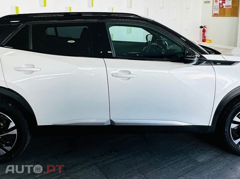 Peugeot E-2008 GT