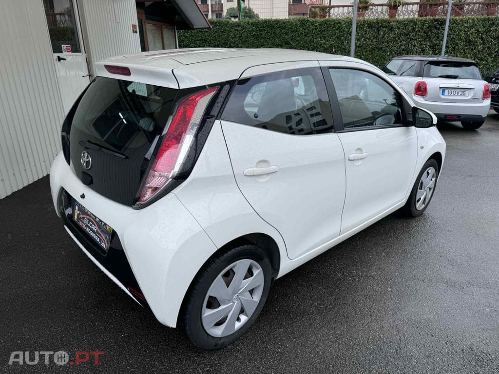 Toyota Aygo 1.0 X-Play Plus